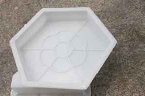 六棱塊護(hù)坡塑料模具什么材質(zhì)的好？