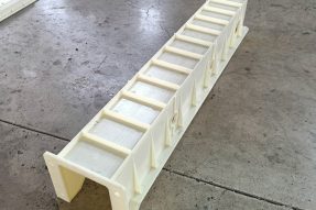 標(biāo)志樁、立柱 三孔立柱塑料模具109x14x14